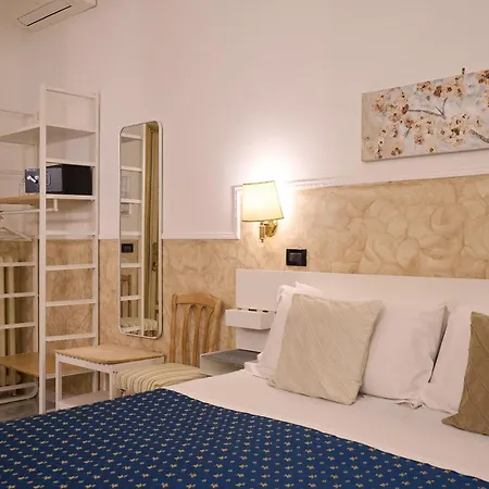Ascot Hotel 2*