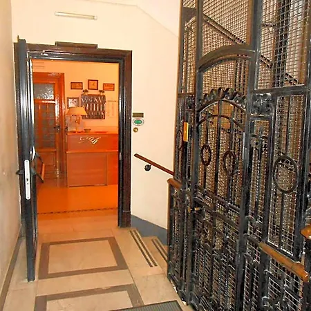Ascot Hotel